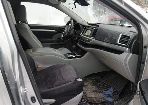 2018 Toyota Highlander Le z USA, uszkodzony, nr VIN 5TDBZRFH8JS892982